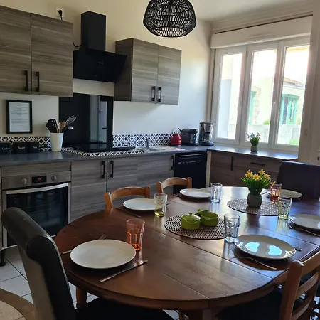 Ferienhaus Dors Fee Duplex Avec Toit-terrasse Et Salle De Jeux - Centre Bourg A 4 Min Du Puy Dufou Les Épesses