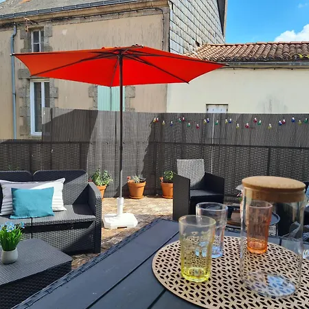 Dors Fee Duplex Avec Toit-terrasse Et Salle De Jeux - Centre Bourg A 4 Min Du Puy Dufou * Les Épesses