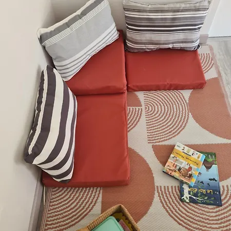 Semesterbostad Dors Fee Duplex Avec Toit-terrasse Et Salle De Jeux - Centre Bourg A 4 Min Du Puy Dufou Les Épesses